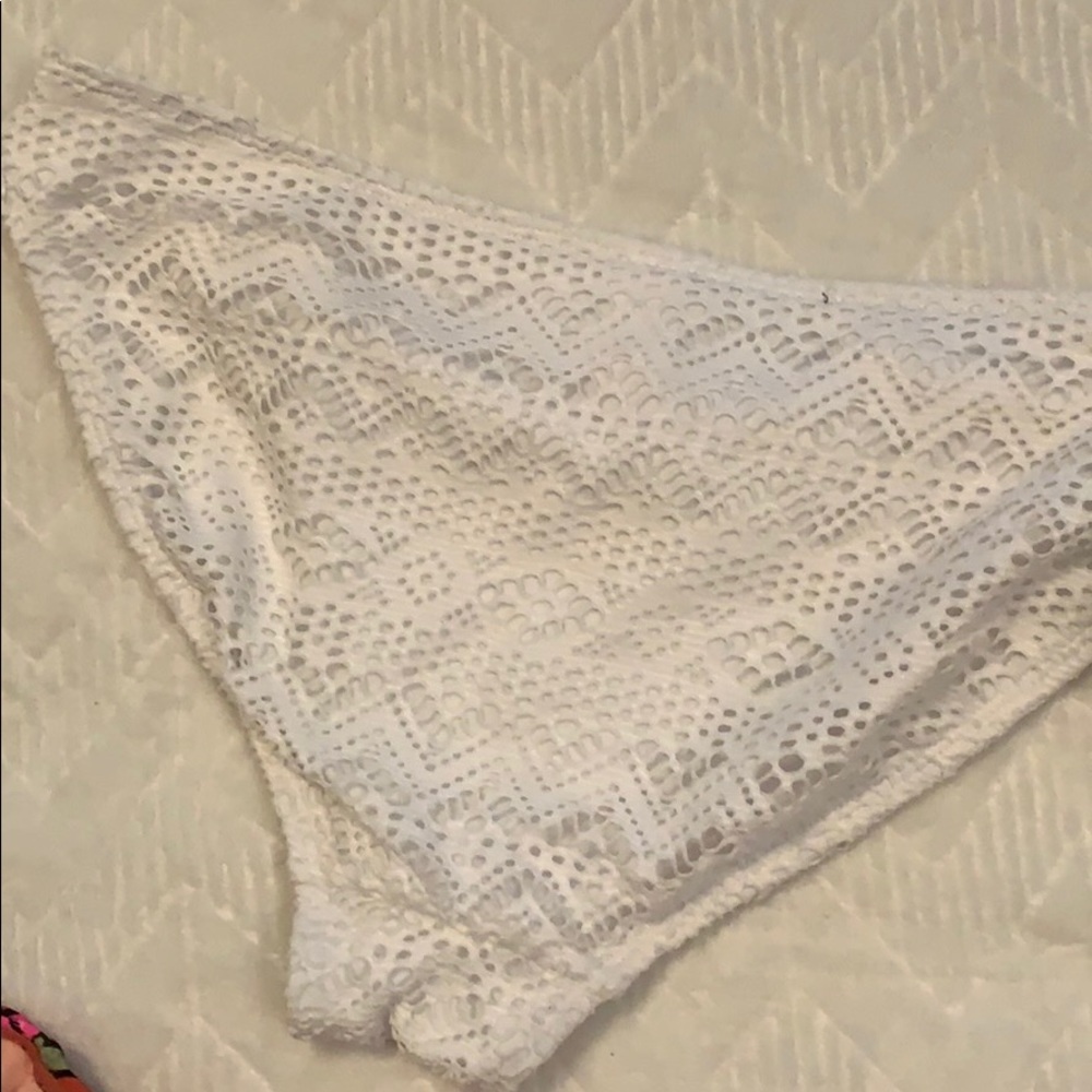 Two‎ bikini bottoms - Picture 3 of 9